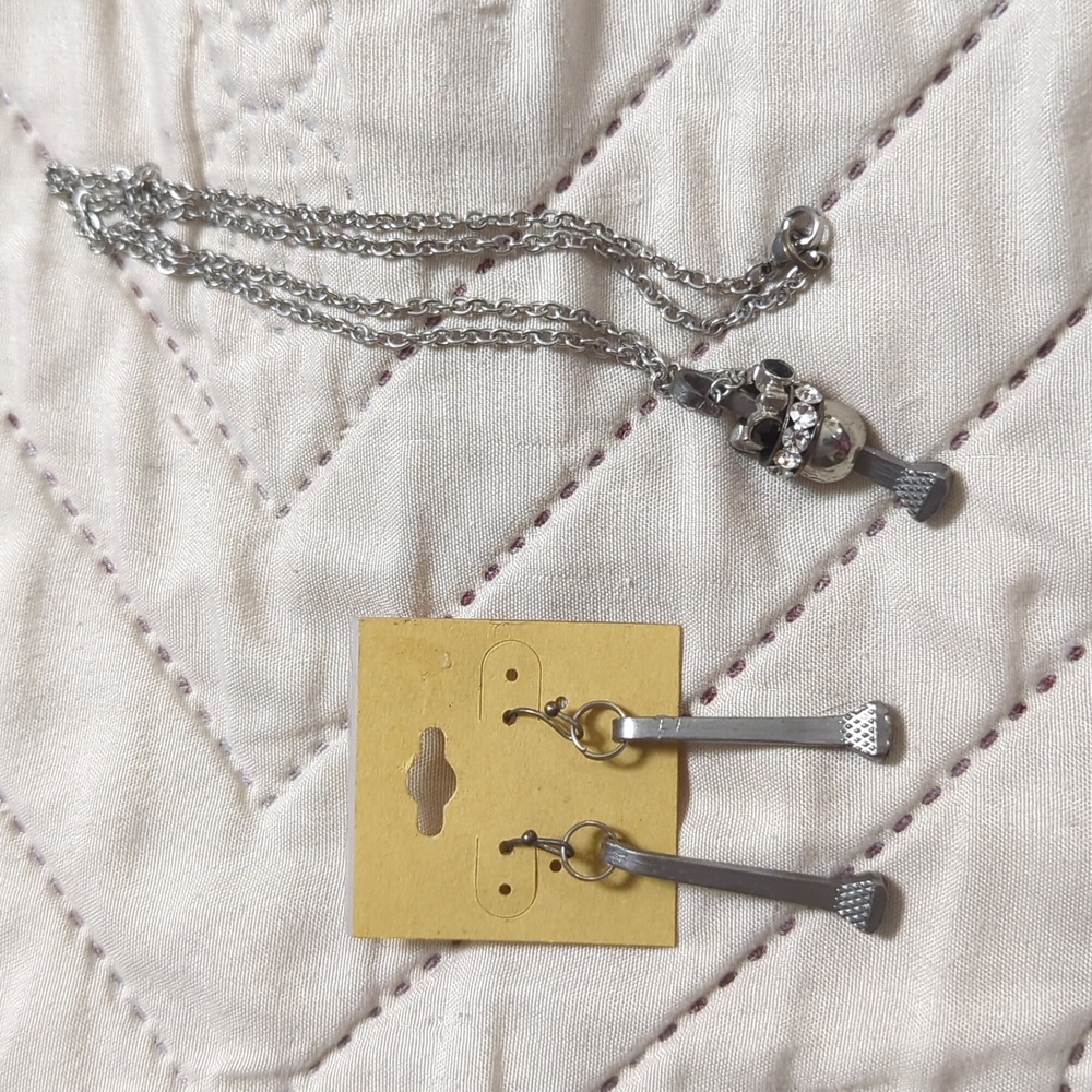 Necklace and earring set